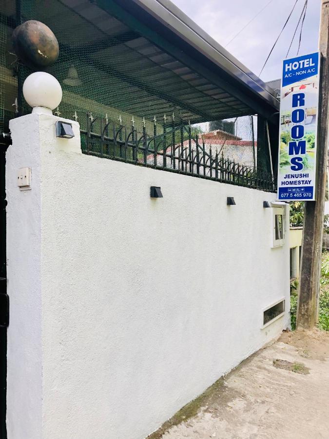 Jenushi Homestay Kandy Exterior foto