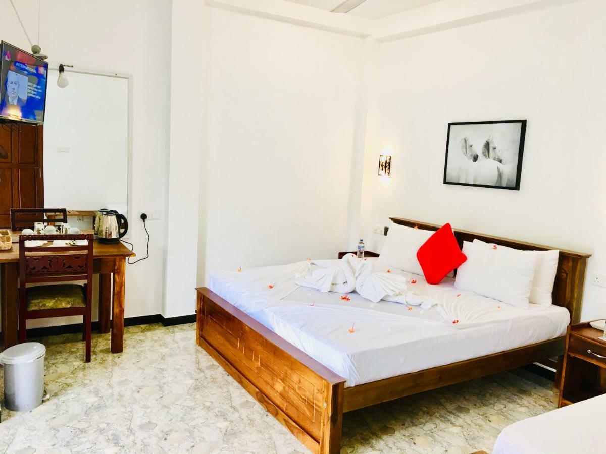 Jenushi Homestay Kandy Exterior foto