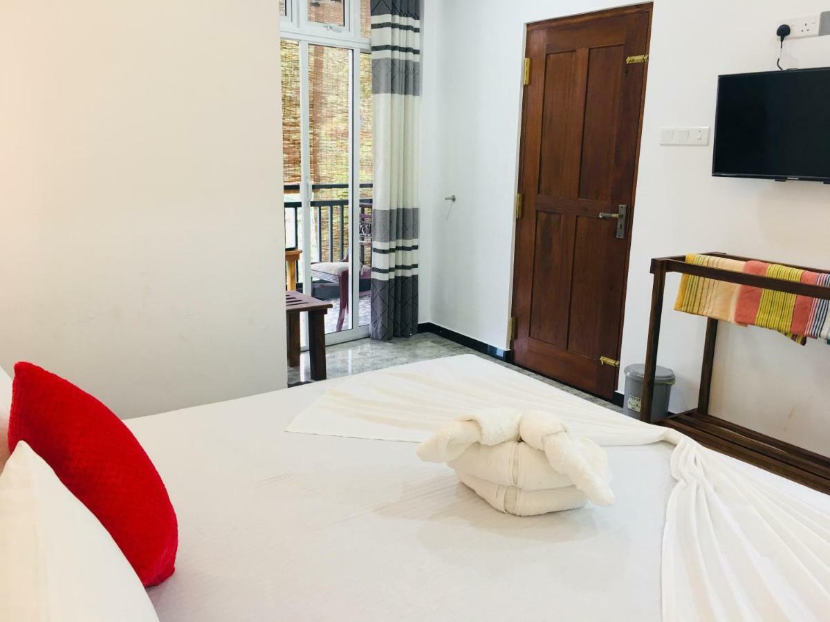 Jenushi Homestay Kandy Exterior foto