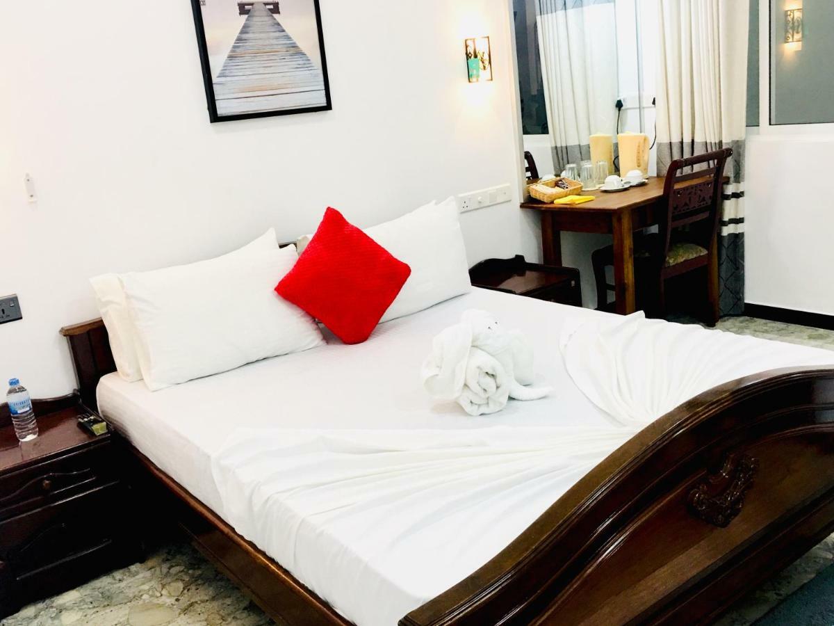 Jenushi Homestay Kandy Exterior foto